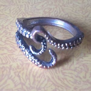 Octopus tentacles silver ring